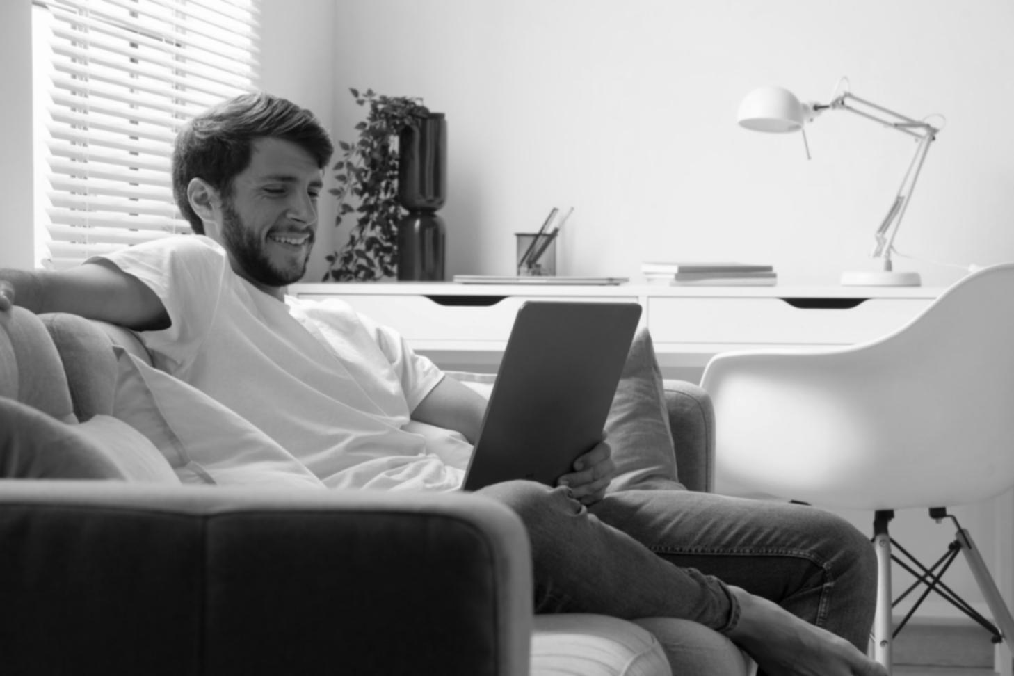 Séance de travail collaborative entre participants du programme